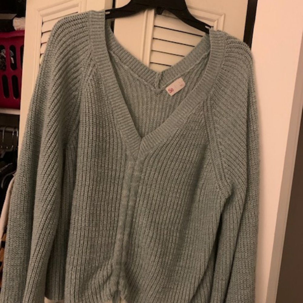 Kohl's- Size Large- Sage Green V-Neck Sweater with Drawstring